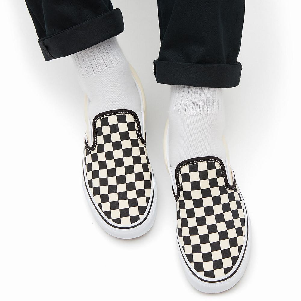 Men's Vans Checkerboard Classic Slip On Shoes Black / White | USA21783