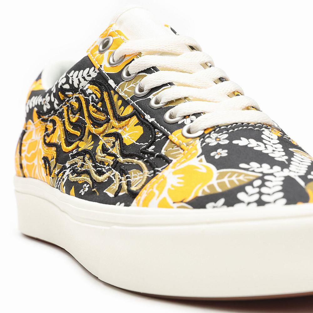 Men's Vans Flame Embroidery ComfyCush Old Skool Sneakers Black / Yellow | USA29130