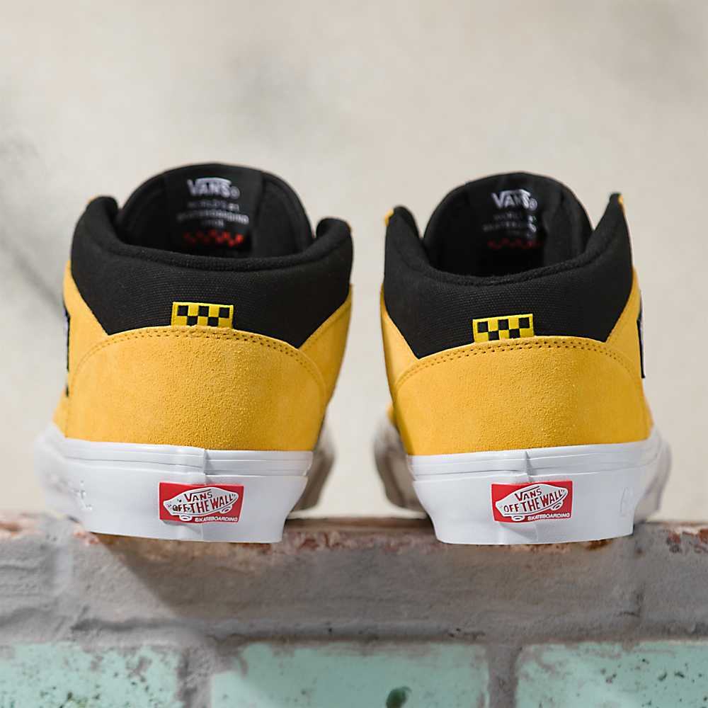 Men's Vans X Bruce Lee Skate Half Cab Skate Shoes Black / Yellow | USA60732