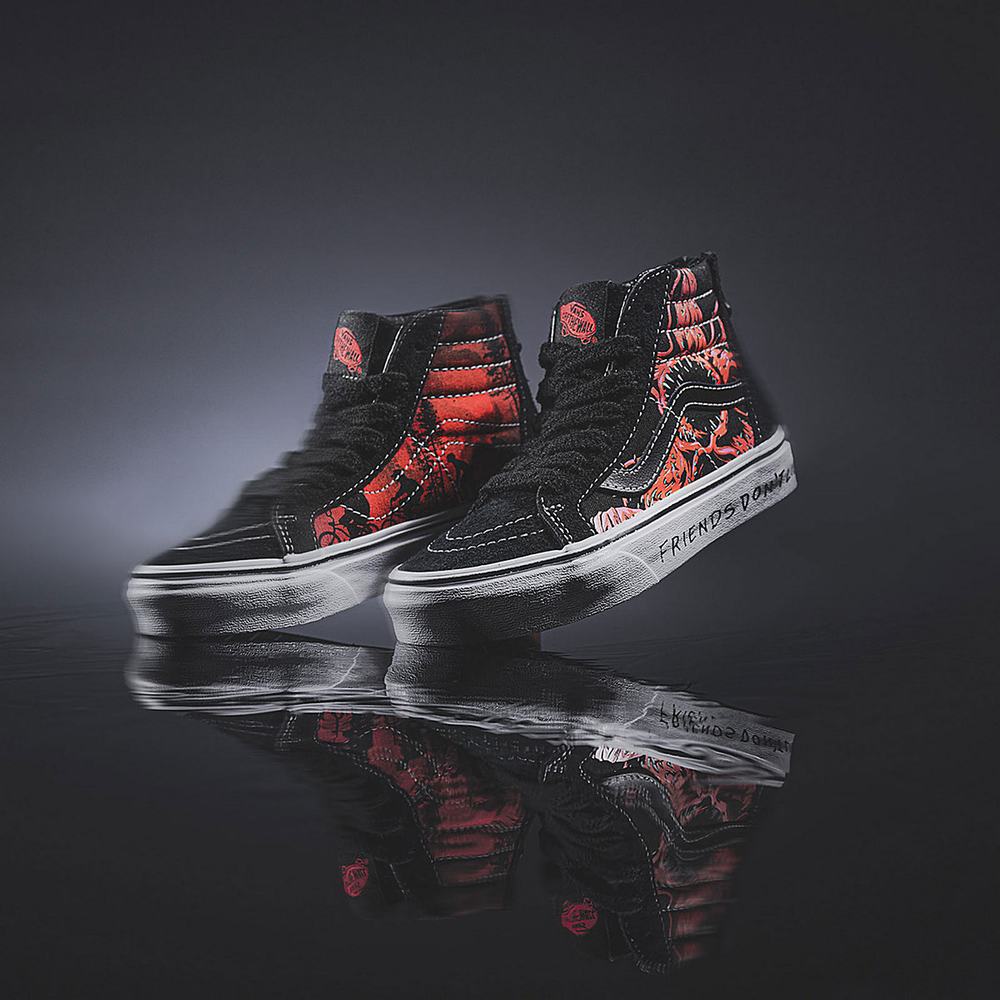 Men\'s Vans X Stranger Things Sk8-Hi Reissue Sneakers Black / Red | USA18263